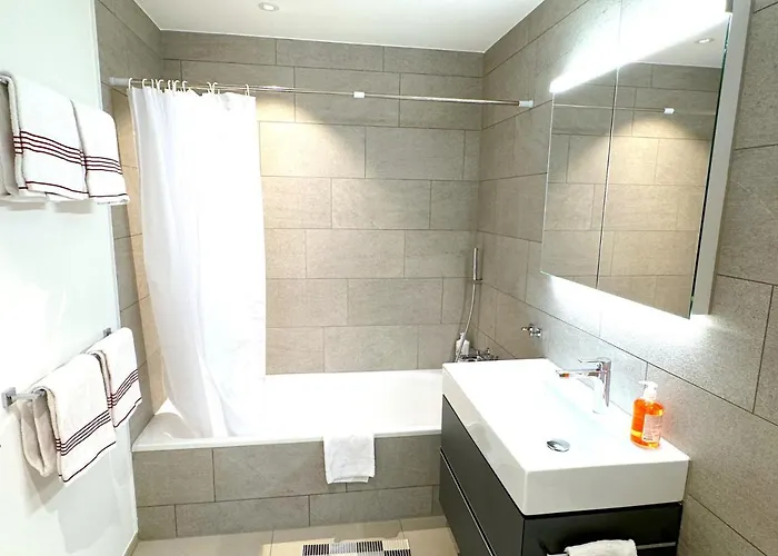 Holiday home Swisshut Modern 5min West Station - Apart. Rugen 2 *