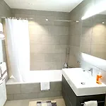 Ferienhaus Swisshut Modern 5min West Station - Apart. Rugen 2 *
